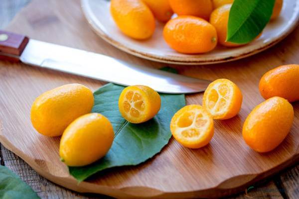 Dao thớt chất lượng và sạch sẽ giúp bạn cắt gọt trái cây nhanh chóng