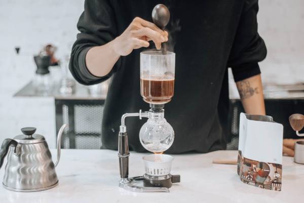 Máy xay cà phê giá rẻ Hario Slim Plus tích hợp nhiều tính năng mới