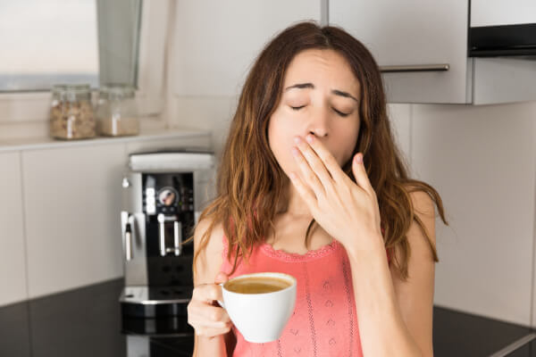 Không nên uống cafe trước khi ăn sáng